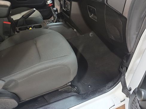 Used 2021 Jeep Gladiator Sport image 14