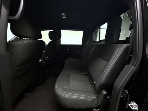 Used 2019 Nissan Titan SV w/ SV Convenience Package image 19