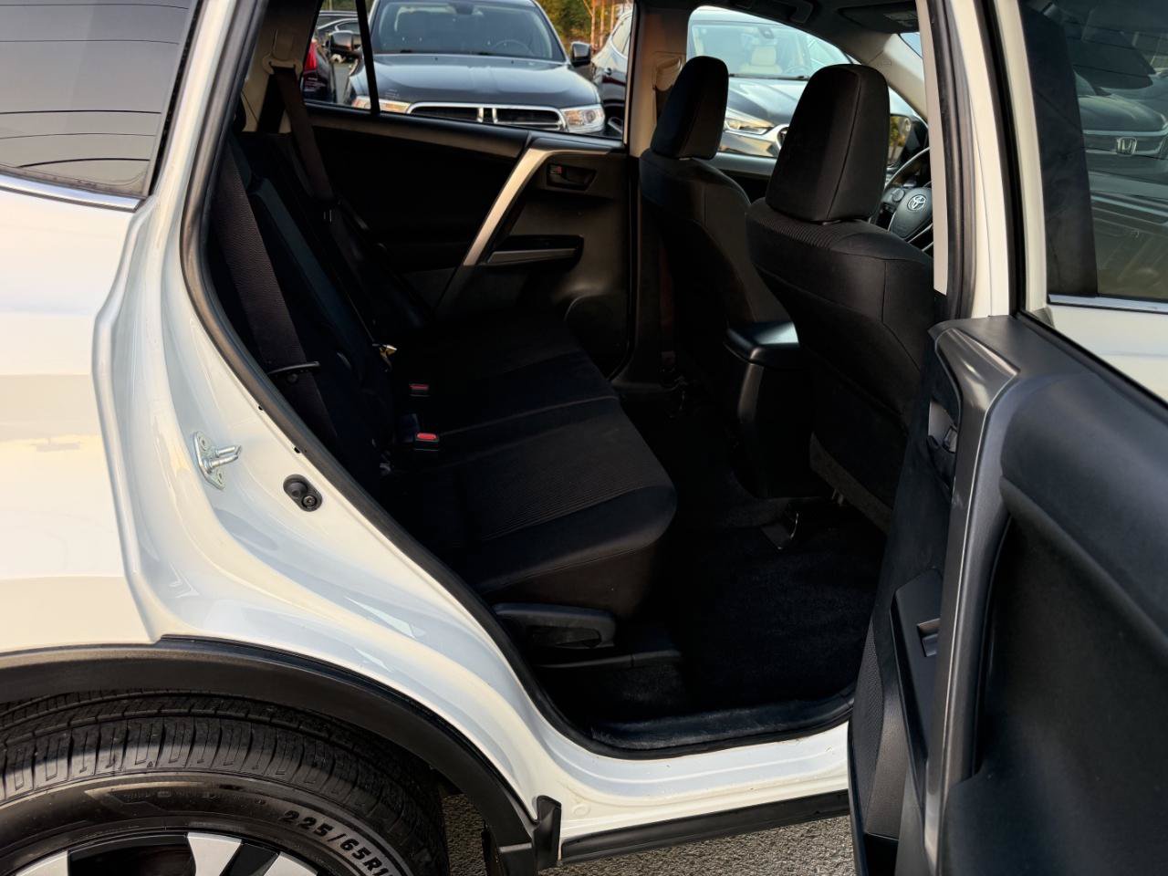 Used 2017 Toyota RAV4 LE w/ Carpet Mat Package AWD/4WD image 11
