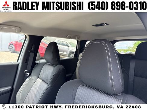 New 2026 Mitsubishi Outlander ES image 2