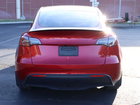 Used 2024 Tesla Model Y Long Range image 27