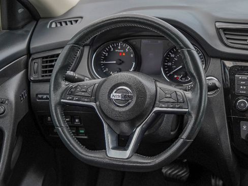 Used 2018 Nissan Rogue SV w/ Premium Package image 23