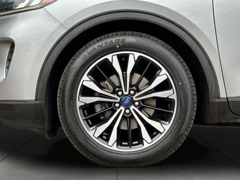 Used 2022 Ford Escape SE w/ SE Sport Appearance Package image 31