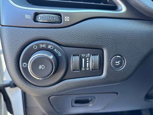 Used 2022 Jeep Cherokee Trailhawk w/ Premium Leather Package image 37