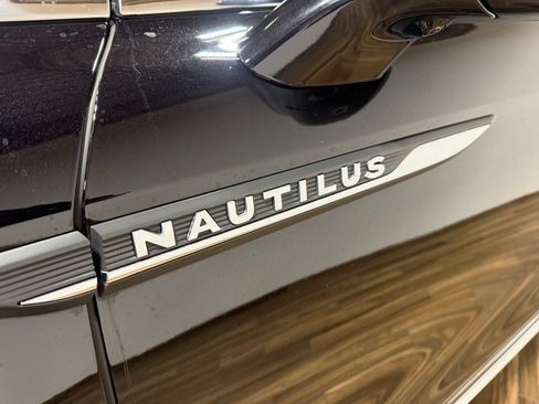 Used 2023 Lincoln Nautilus Reserve w/ Equipment Group 201A AWD/4WD image 9