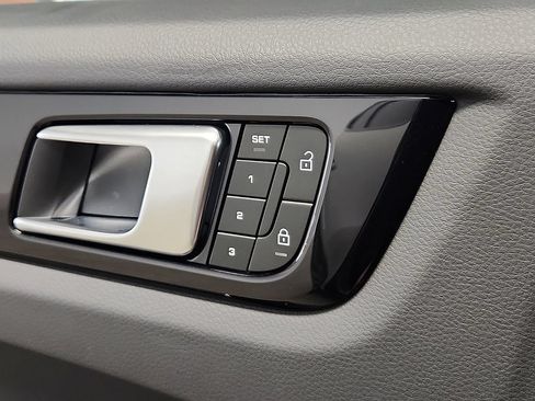 Used 2023 Porsche Cayenne AWD/4WD image 23