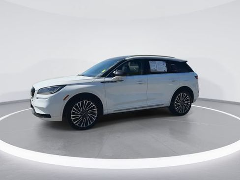 Used 2022 Lincoln Corsair AWD w/ Premium Package image 4