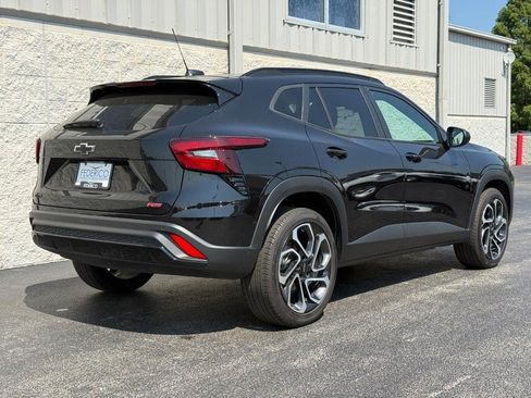 Used 2025 Chevrolet Trax RS w/ Sunroof Package FWD image 3