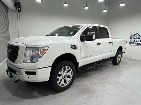 Used 2023 Nissan Titan SV w/ SV Convenience Package AWD/4WD image 4