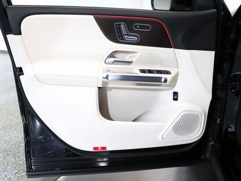 Certified 2025 Mercedes-Benz GLB 250 4MATIC image 19