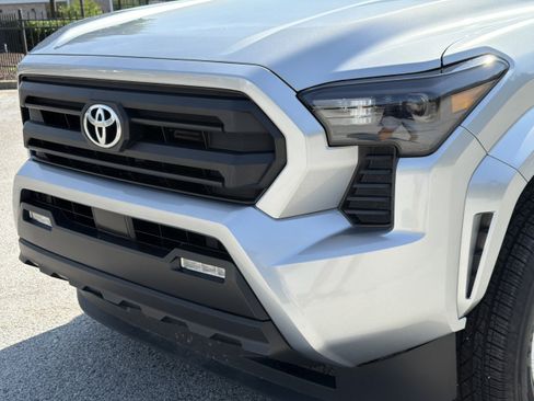 Certified 2024 Toyota Tacoma SR5 AWD/4WD image 34