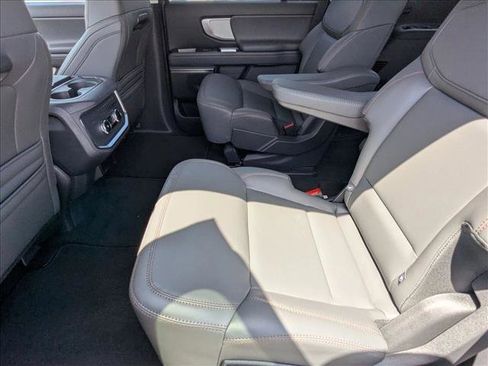 New 2025 Ford Expedition Active image 15