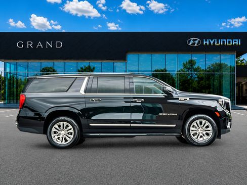 Used 2024 GMC Yukon XL Denali AWD/4WD image 7