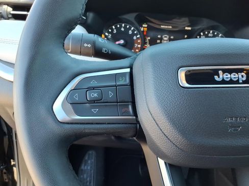 Used 2025 Jeep Compass Limited AWD/4WD image 8