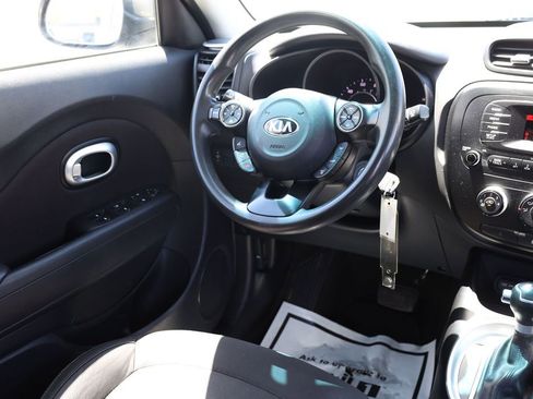 Used 2016 Kia Soul FWD image 20