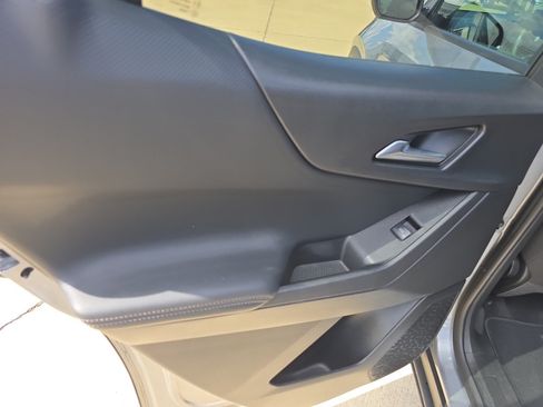 Used 2025 Chevrolet Equinox LT FWD image 11