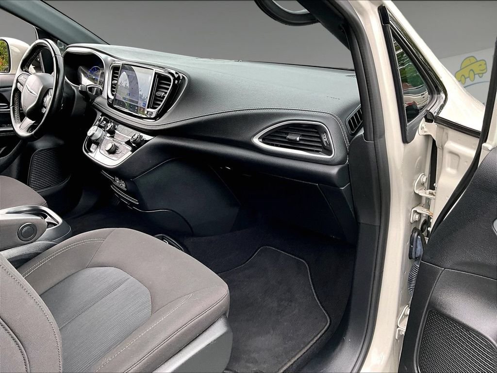 Used 2021 Chrysler Pacifica Touring w/ S Appearance Package FWD image 13