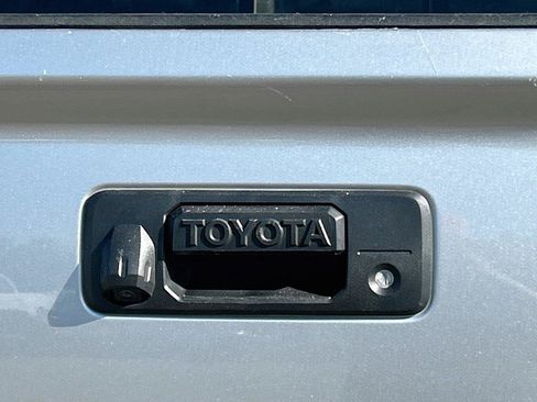 Used 2018 Toyota Tundra SR5 AWD/4WD image 12