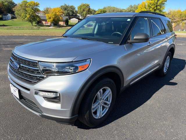 Used 2024 Ford Explorer XLT w/ Equipment Group 202A AWD/4WD image 1