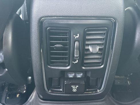 Used 2021 Jeep Grand Cherokee Limited image 32