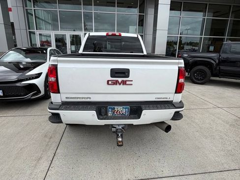 Used 2018 GMC Sierra 2500 Denali AWD/4WD image 5
