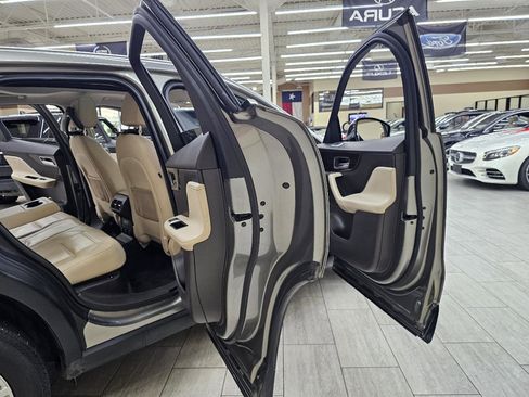 Used 2018 Jaguar F-PACE Prestige AWD/4WD image 16