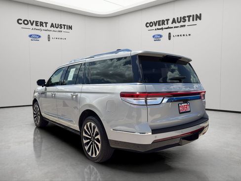 Used 2022 Lincoln Navigator L Reserve AWD/4WD image 3