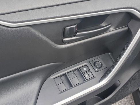 Used 2022 Toyota RAV4 LE image 14