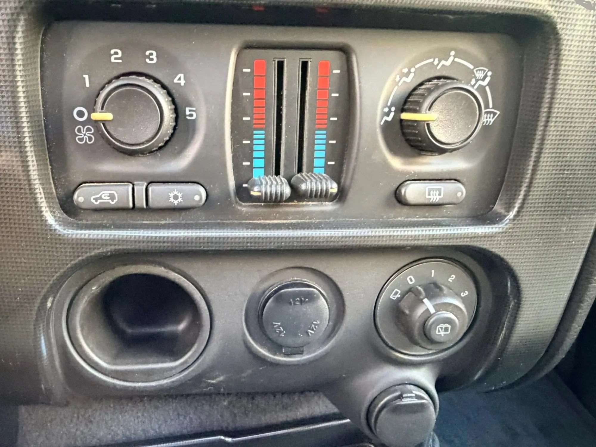 Used 2006 GMC Envoy XL SLE RWD image 16