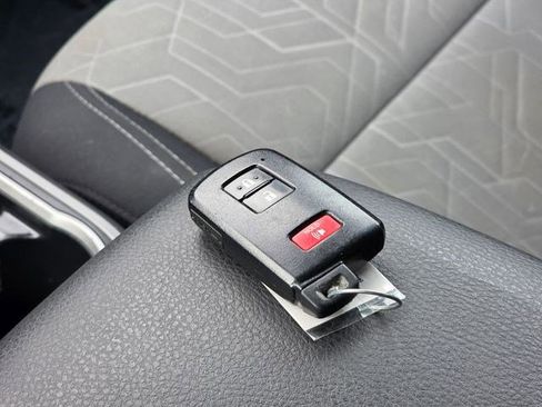 Used 2022 Toyota Tacoma TRD Off-Road AWD/4WD image 37