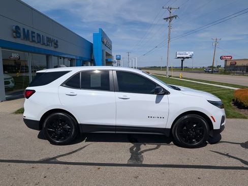 Used 2024 Chevrolet Equinox LS w/ LS Convenience Package AWD/4WD image 2
