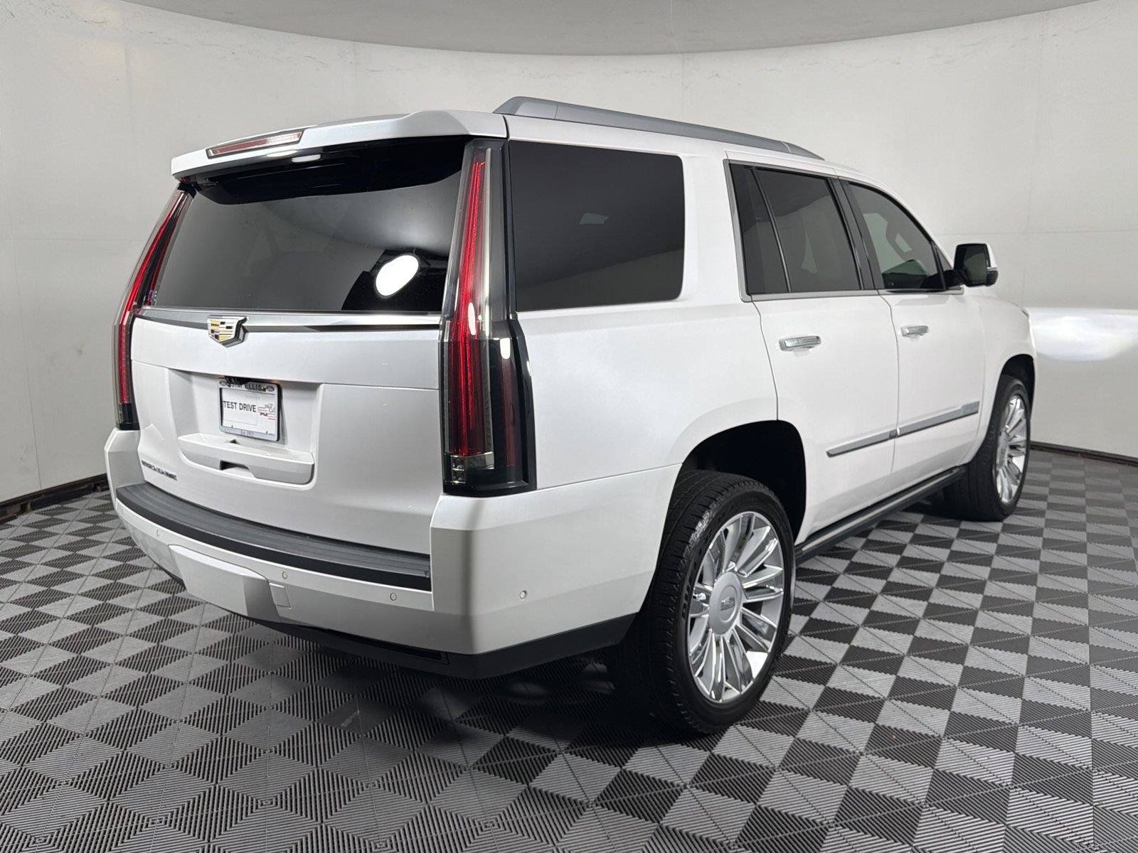 Used 2019 Cadillac Escalade Platinum AWD/4WD image 7
