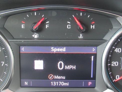 Used 2024 Chevrolet Equinox Premier image 2