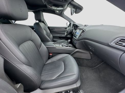 Used 2018 Maserati Ghibli image 19