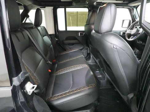 Used 2023 Jeep Wrangler Unlimited Sahara AWD/4WD image 31