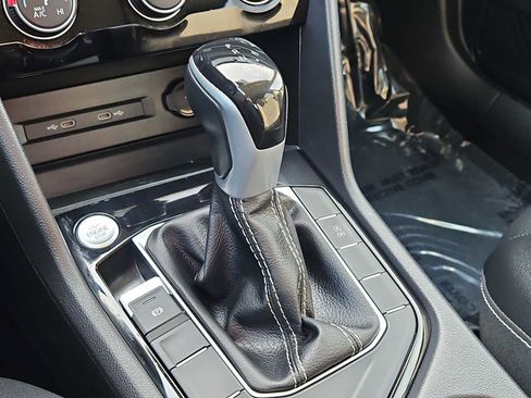 Used 2023 Volkswagen Taos SE w/ Black Wheel Package image 27