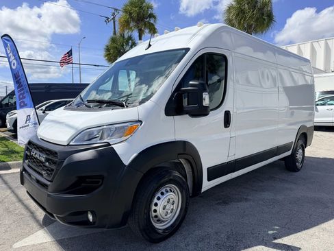 Used 2025 RAM ProMaster 2500 w/ Convenience Group image 3