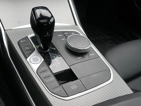 Certified 2022 BMW 330i Sedan w/ M Sport Package image 25