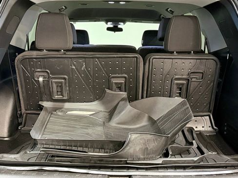 Used 2020 Chevrolet Traverse LT FWD image 27