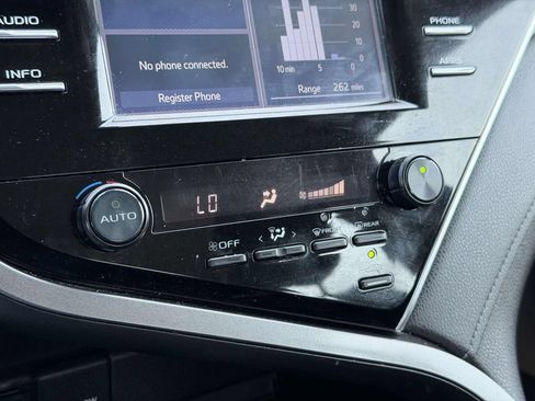 Used 2018 Toyota Camry SE FWD image 5