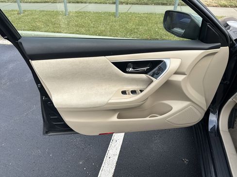 Used 2013 Nissan Altima 2.5 SV image 14