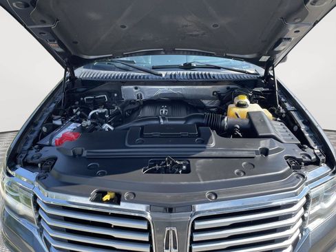 Used 2016 Lincoln Navigator L Reserve AWD/4WD image 9