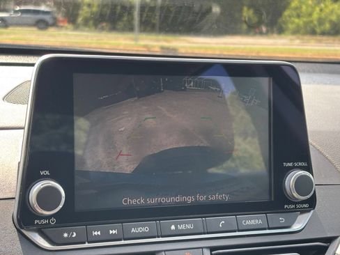 Used 2025 Nissan Altima 2.5 SV FWD image 17