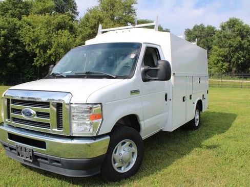 Used 2022 Ford E-350 and Econoline 350 Super Duty w/ Power Windows & Locks Group image 1