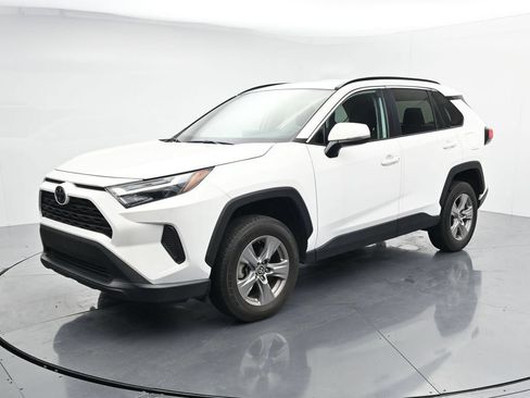 Used 2024 Toyota RAV4 XLE AWD/4WD image 4