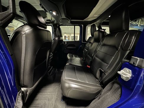 Used 2018 Jeep Wrangler Unlimited Sahara w/ Dual Top Group image 15