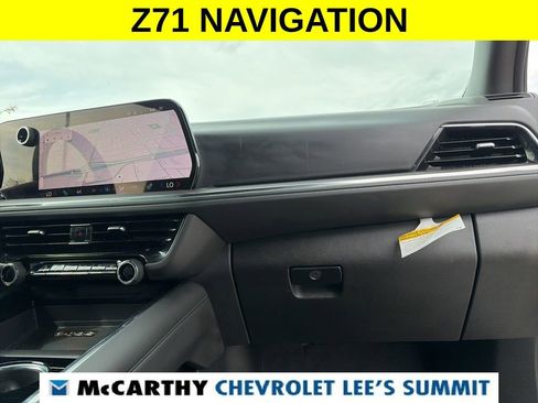 Used 2025 Chevrolet Suburban Z71 AWD/4WD image 33