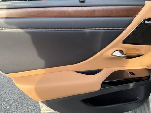 Certified 2024 Lexus ES 300h Ultra Luxury w/ Accessory Package (Z2) FWD image 27