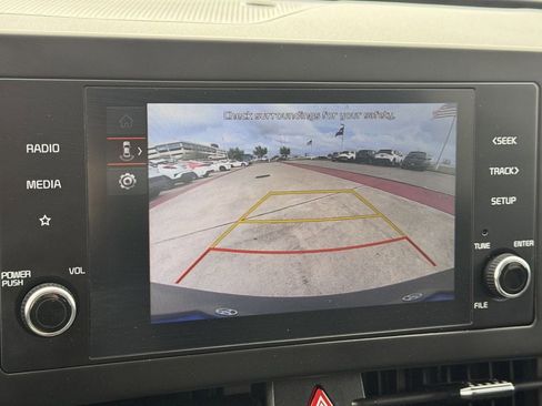 Used 2025 Kia Sportage LX image 18