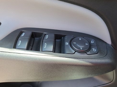 Used 2022 Chevrolet Equinox LS w/ LS Convenience Package FWD image 25